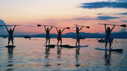 Morgen- und Sonnenuntergang-SUP-Yoga in Bardolino am Gardasee 2